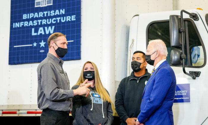 Chris talking to president Biden with students